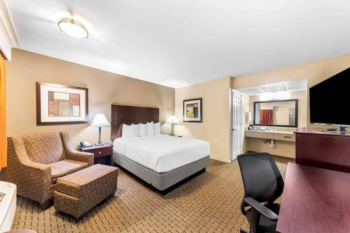 Room 5 of 26