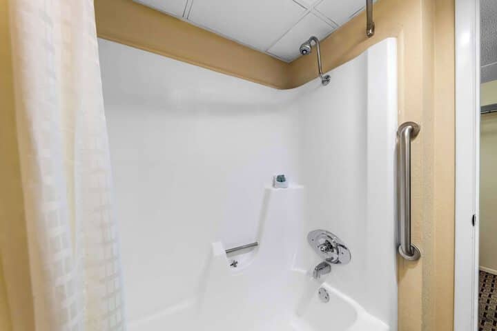 Room 17 of 26