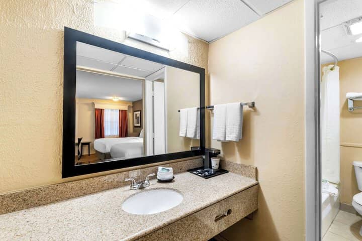 Room 10 of 26